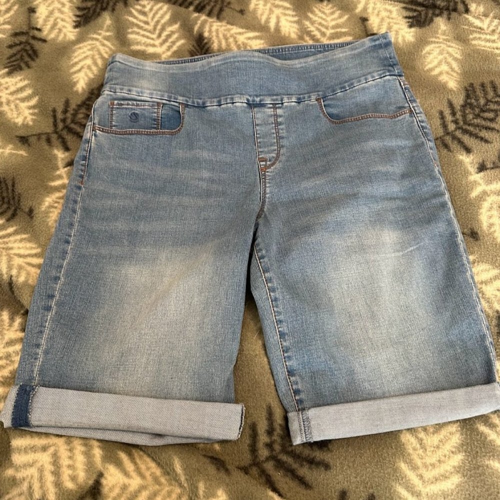 Gloria Vanderbilt Amanda Pull-On Bermuda Shorts